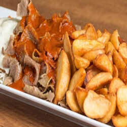 2. Kebab Lohkoperunoilla